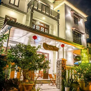 Papa , Hoi An Vietnam